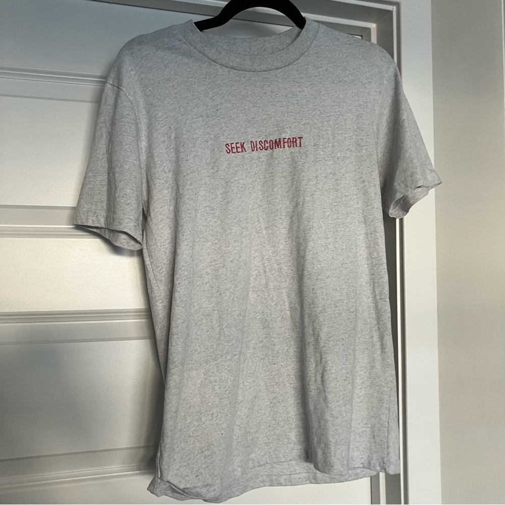 Seek Discomfort Gray Short Sleeve Tee Unisex Size Small 2026-1e18
